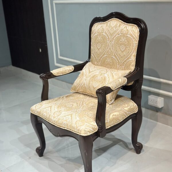 Albryna Wide Armchair